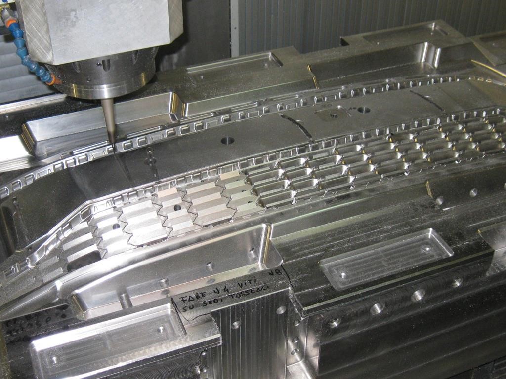Thermoplastic mould construction