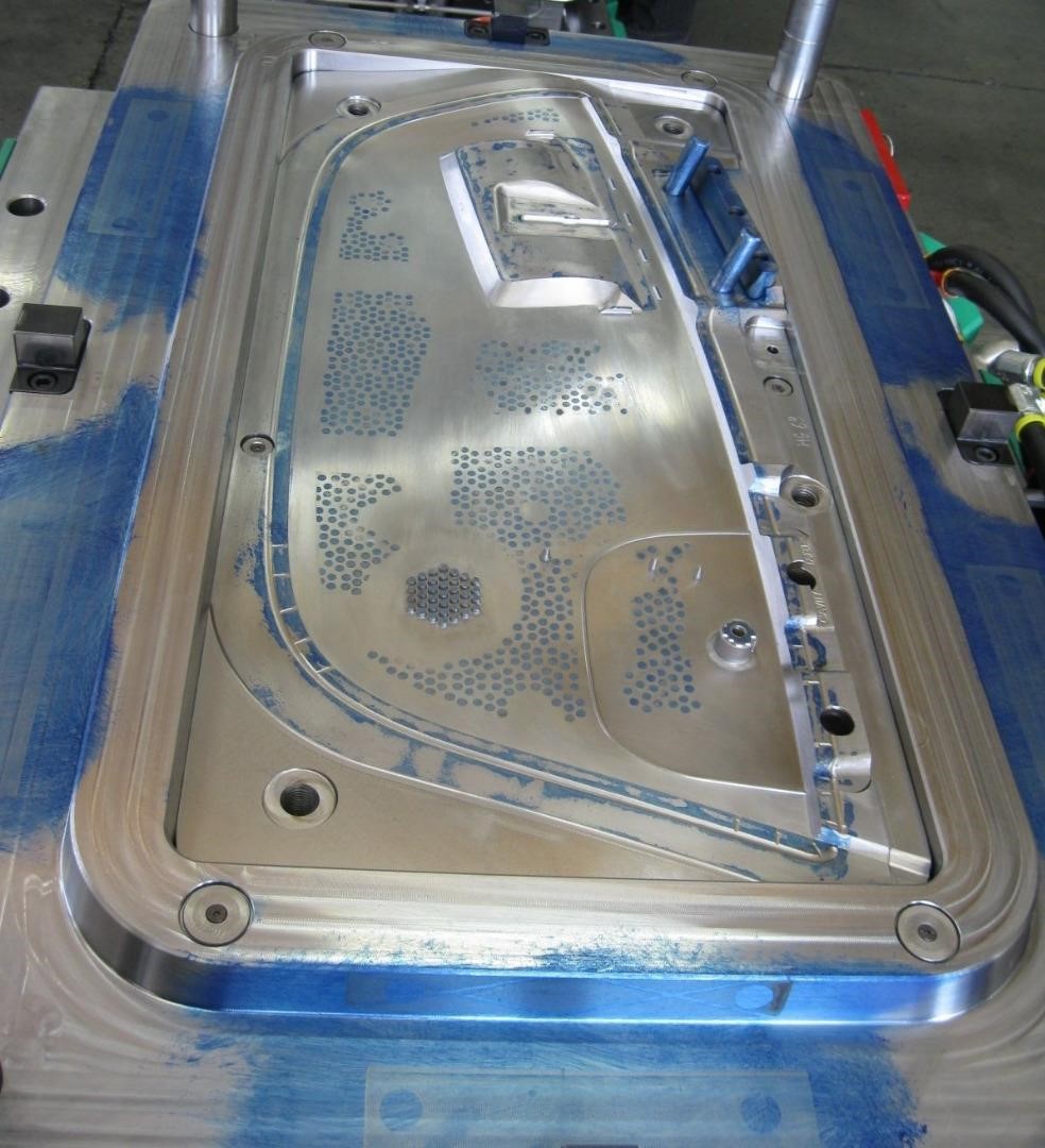 Thermoplastic mould construction
